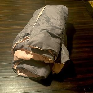 A pink and grey twin bed comforter 💖